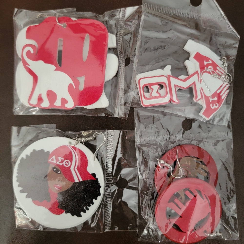 4 pair DST earrings with bonus DST make up bag